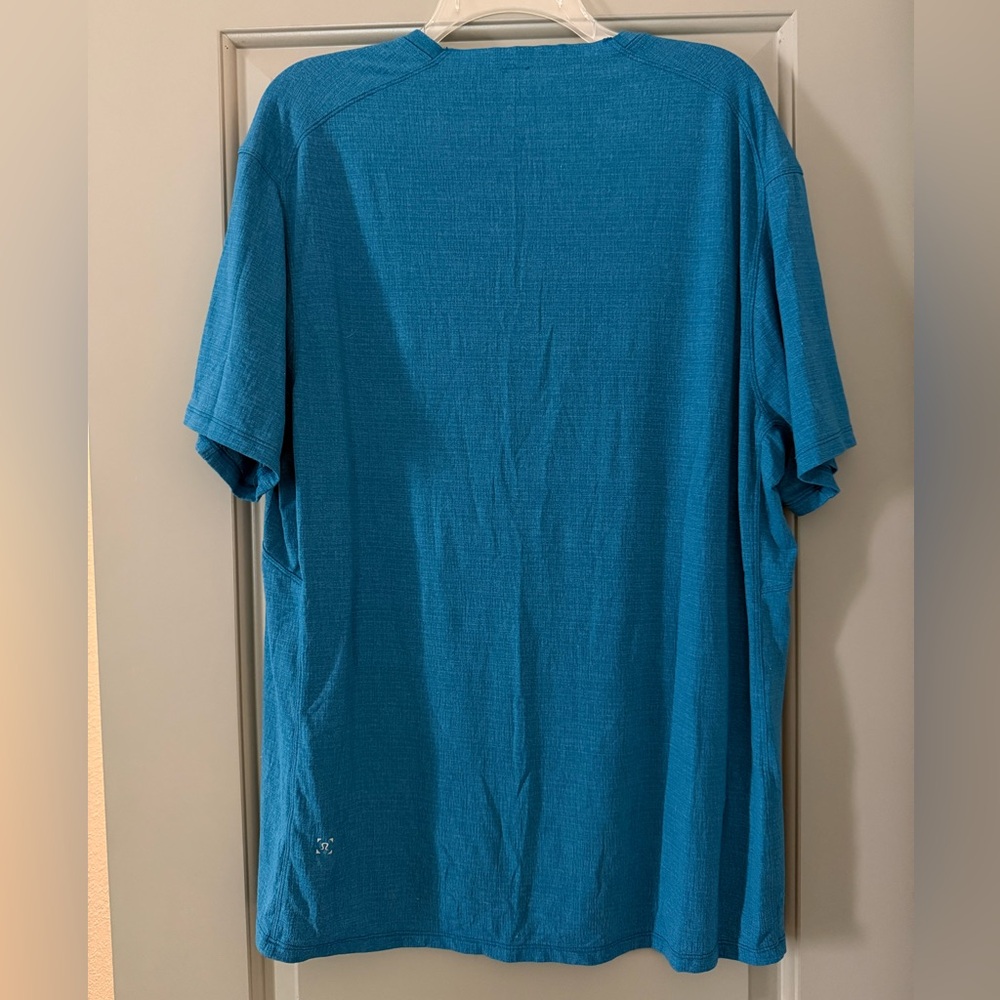 Lululemon Men's Blue Shirt casual wear Large